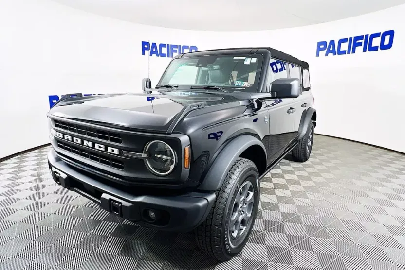 2024 Ford Bronco Black Diamond photo 1