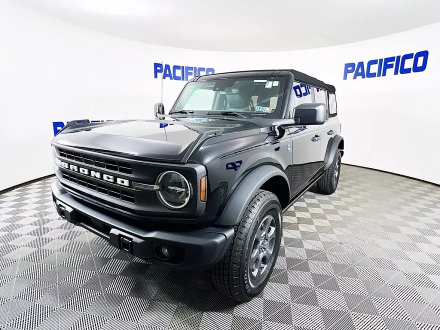 2024 Ford Bronco Black Diamond photo 1