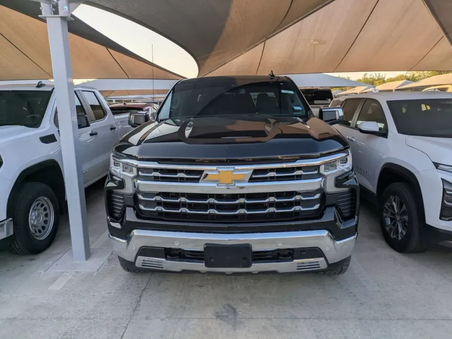 2023 Chevrolet Silverado 1500 LTZ photo 1