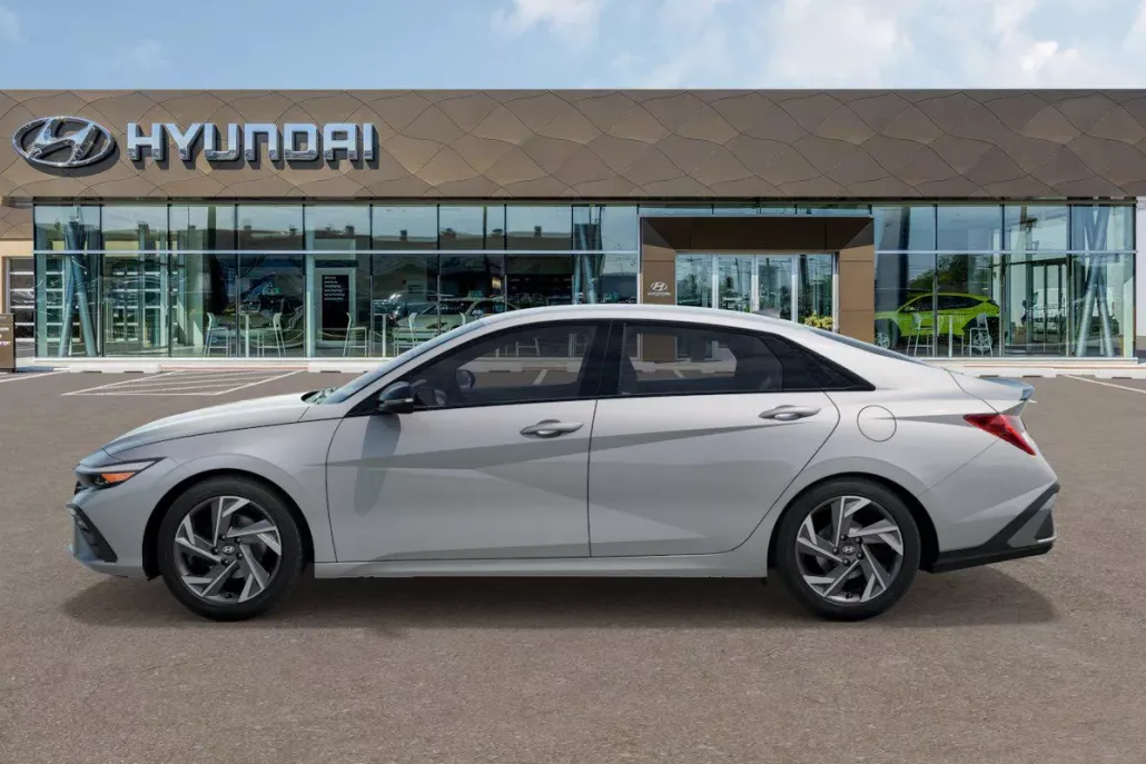 2025 Hyundai Elantra SEL Sport photo 1