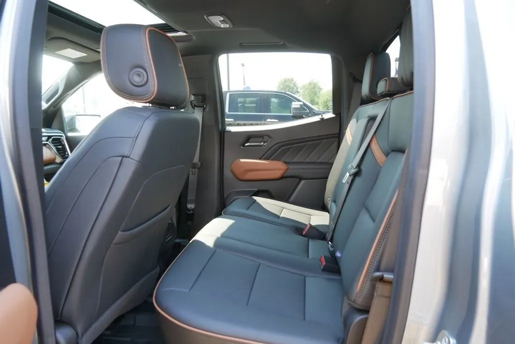 2025 Gmc Canyon AT4 photo 1