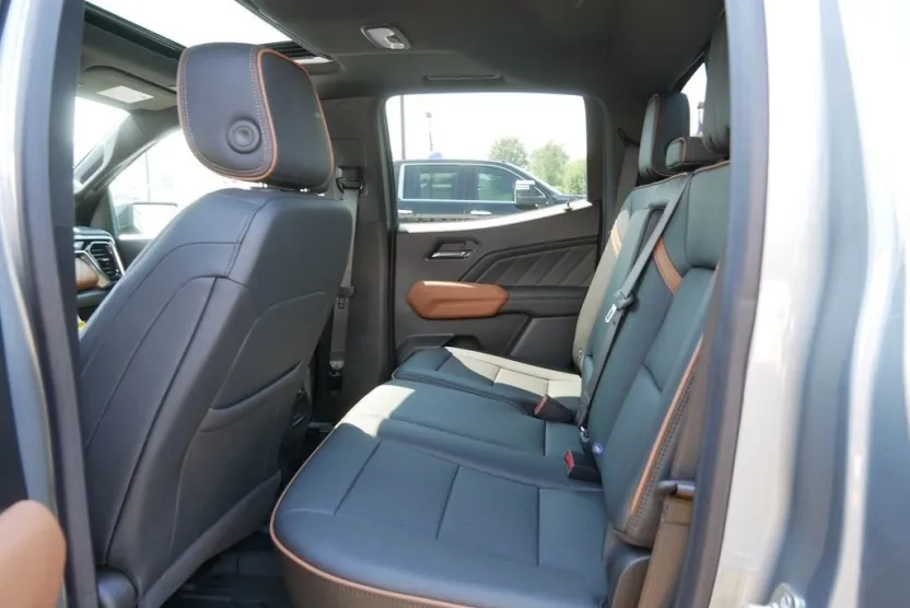 2025 Gmc Canyon AT4 photo 1