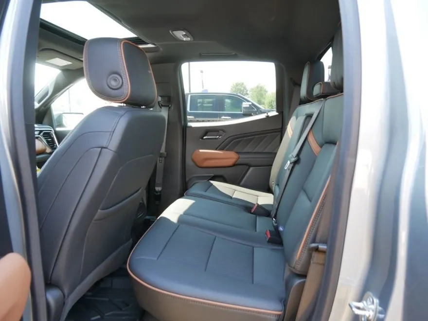 2025 Gmc Canyon AT4 photo 1