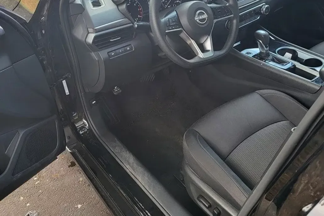 2024 Nissan Altima 2.5 SV photo 1