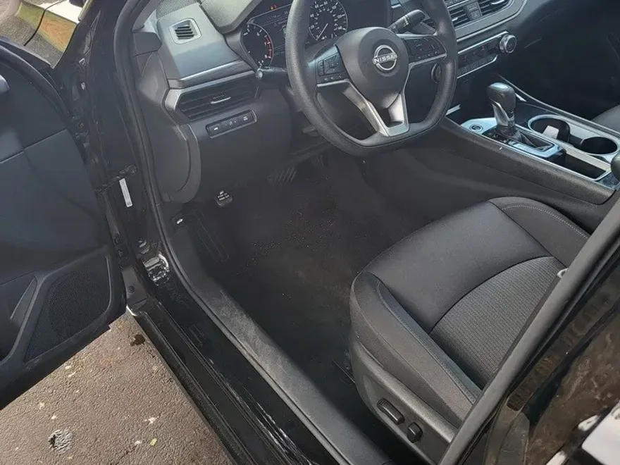 2024 Nissan Altima 2.5 SV photo 1