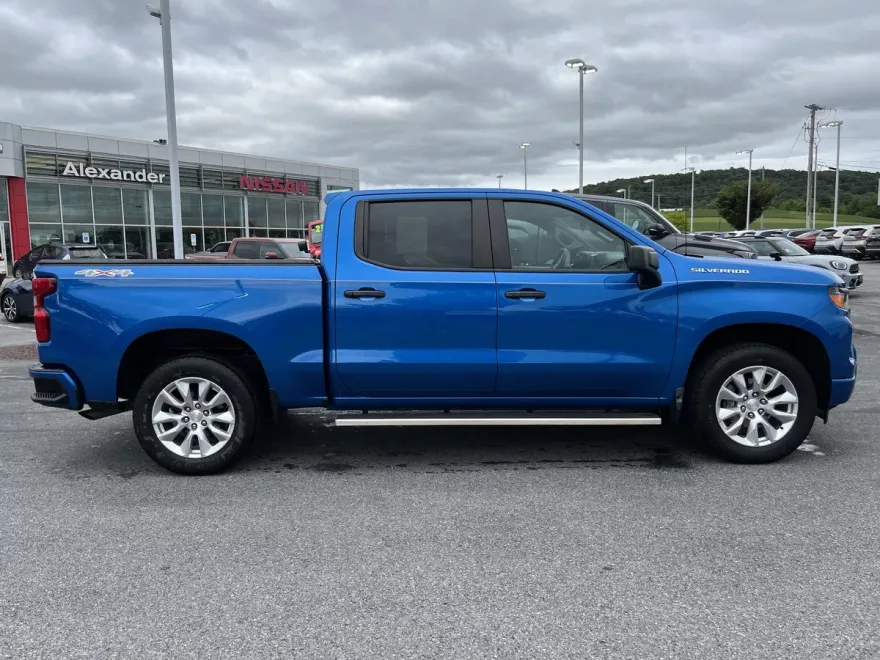 2022 Chevrolet Silverado 1500 Custom photo 1