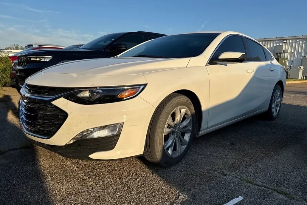 2023 Chevrolet Malibu 1LT photo 1