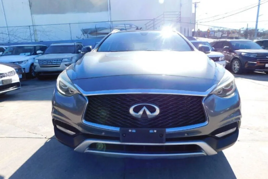 2017 Infiniti QX30 photo 1