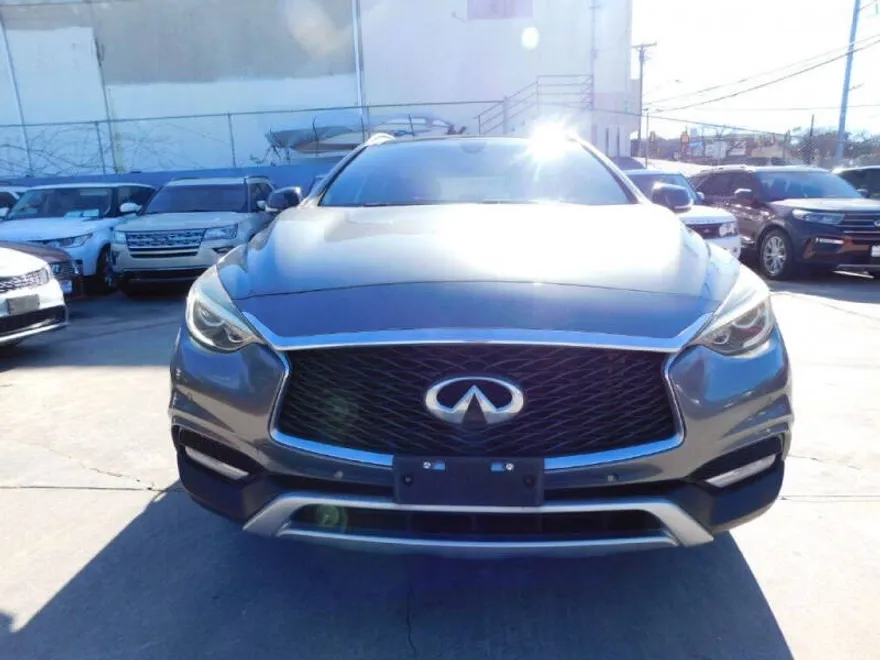 2017 Infiniti QX30 photo 1