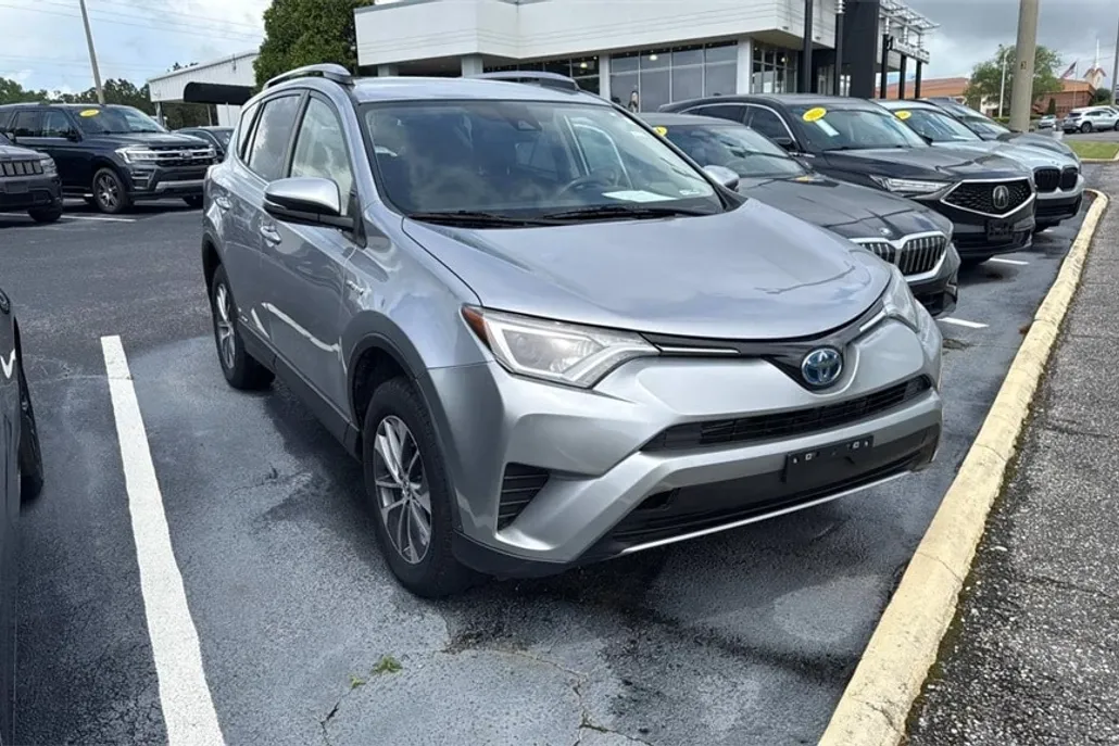 2018 Toyota RAV4 Hybrid LE photo 1
