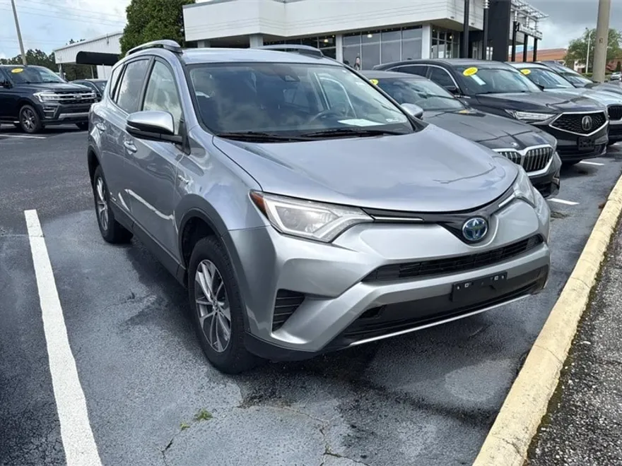 2018 Toyota RAV4 Hybrid LE photo 1