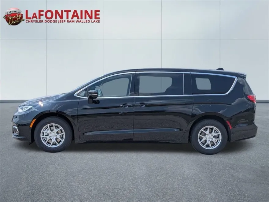 2025 Chrysler Pacifica photo 1