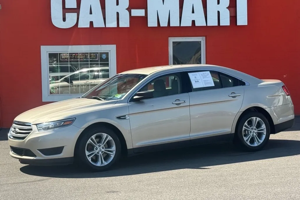 2018 Ford Taurus SE photo 1
