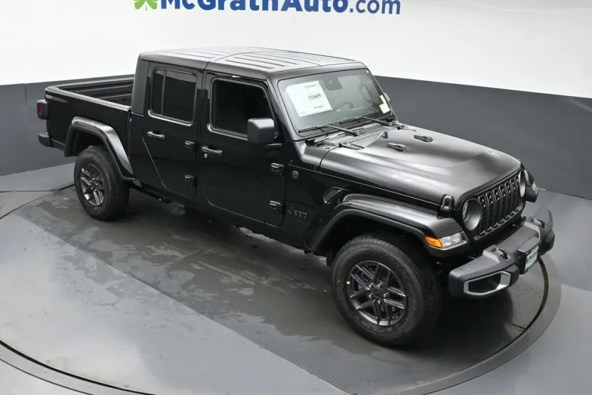 2025 Jeep Gladiator Sport S photo 1