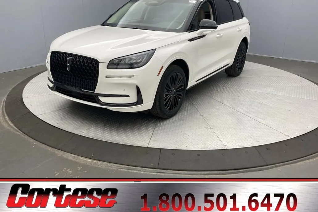 2023 Lincoln Corsair Standard photo 1