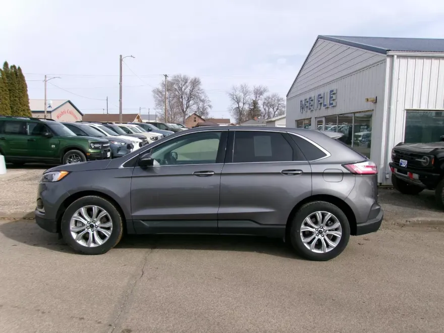 2024 Ford Edge Titanium photo 1