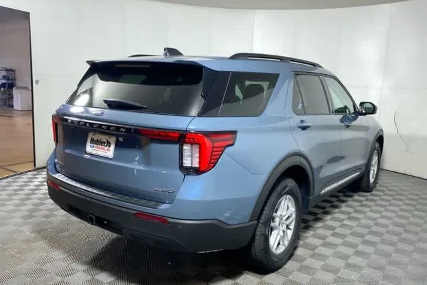2025 Ford Explorer photo 1