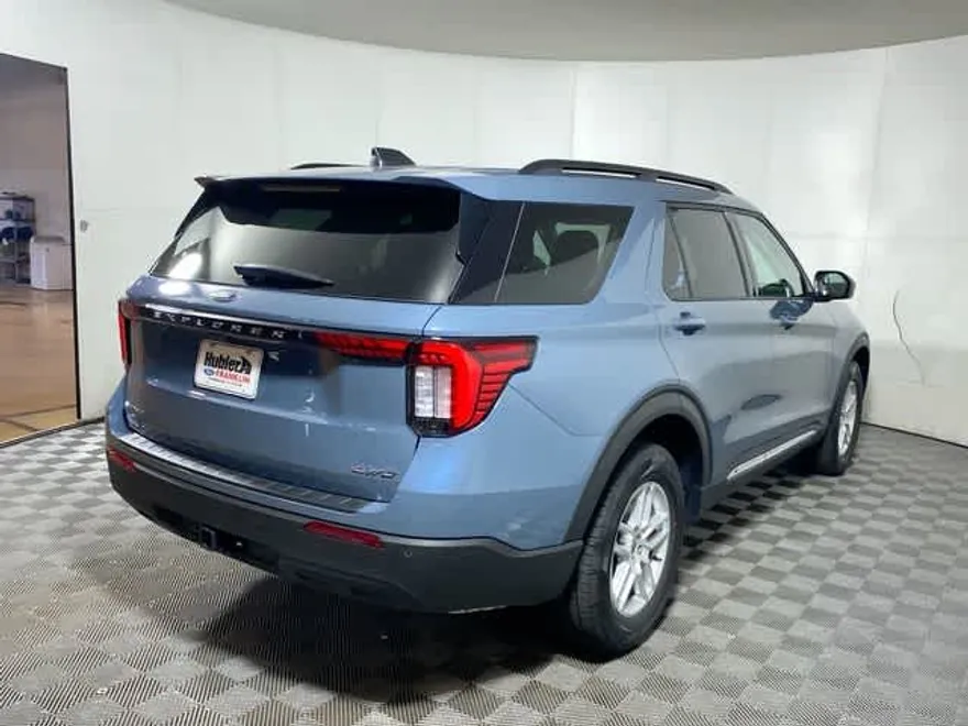 2025 Ford Explorer photo 1