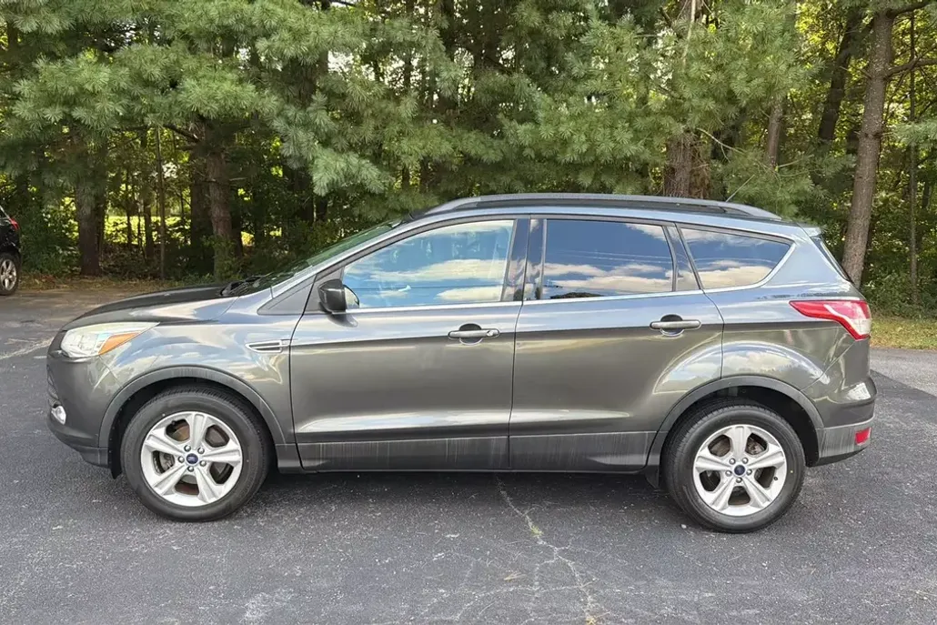 2016 Ford Escape SE Sport photo 1