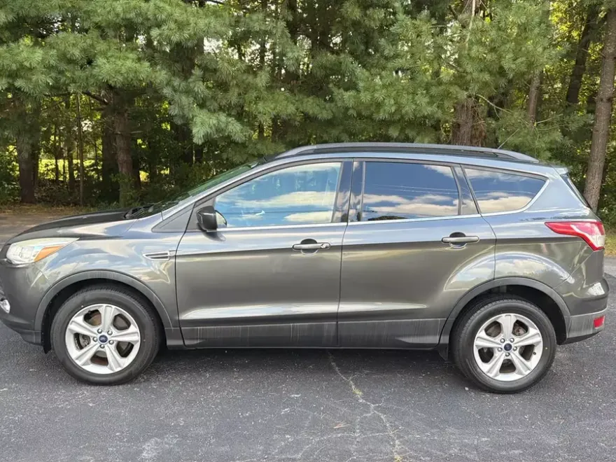 2016 Ford Escape SE Sport photo 1