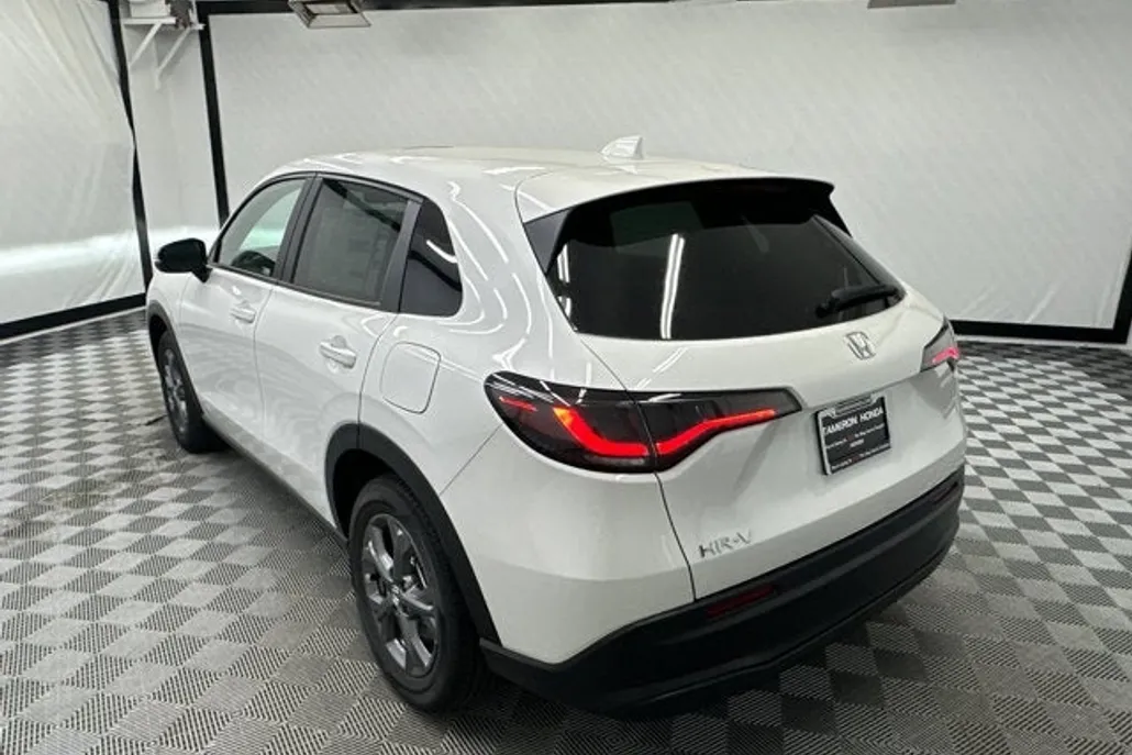 2026 Honda HR-V LX photo 1