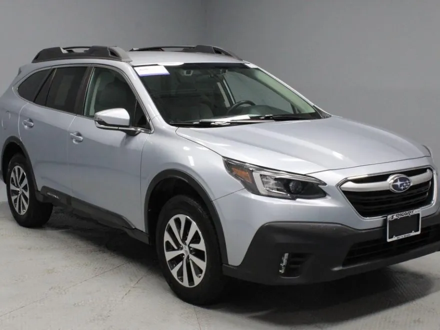 2022 Subaru Outback Premium photo 1