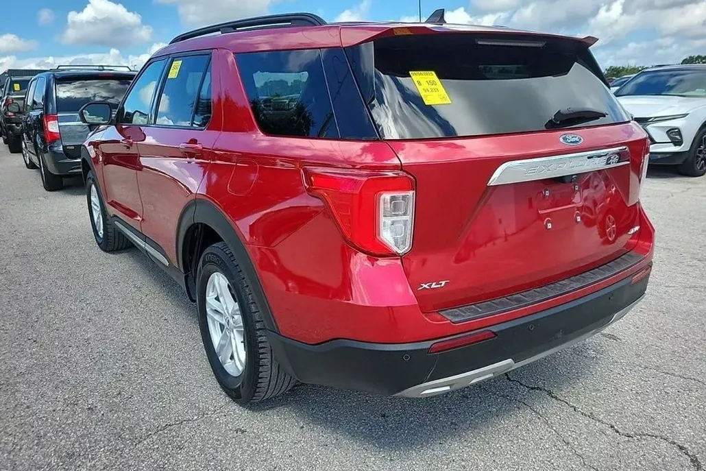 2022 Ford Explorer XLT photo 1
