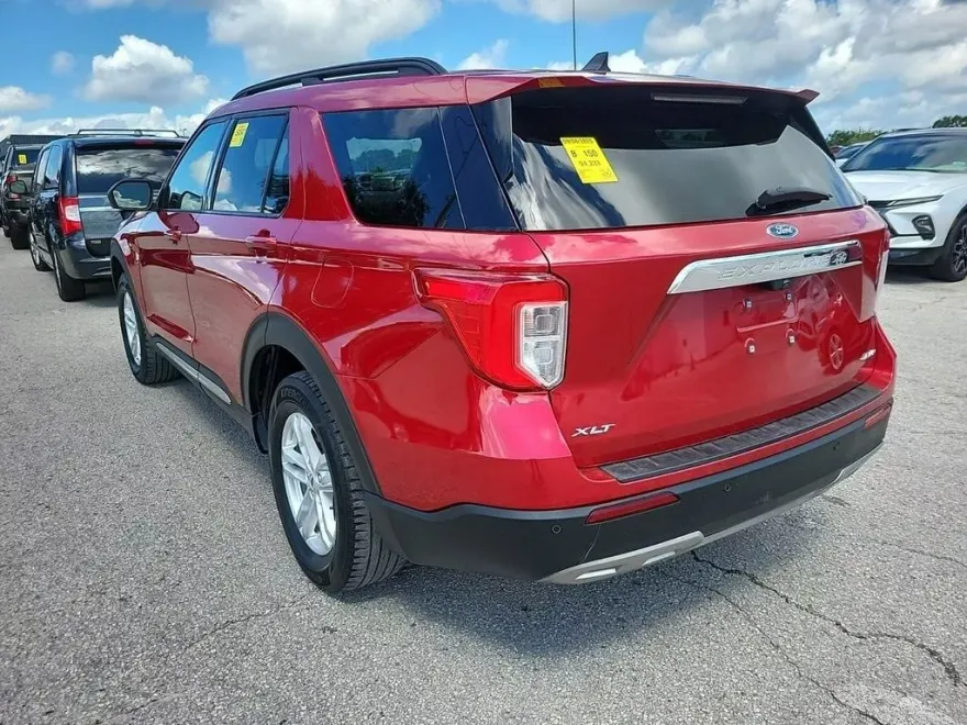 2022 Ford Explorer XLT photo 1