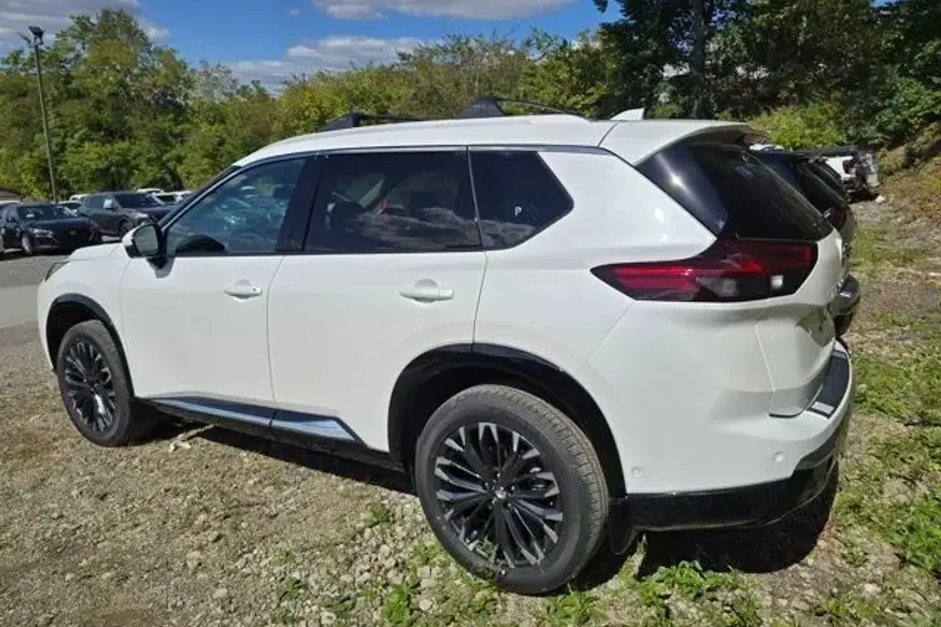 2026 Nissan Rogue Platinum photo 1