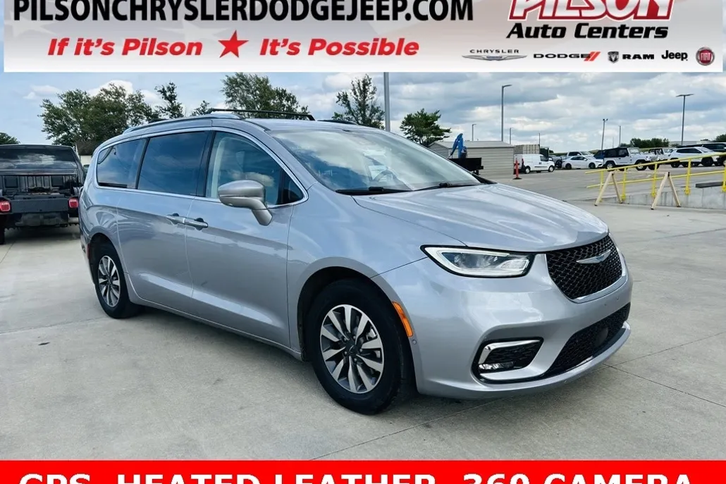 2021 Chrysler Pacifica Hybrid Touring L photo 1