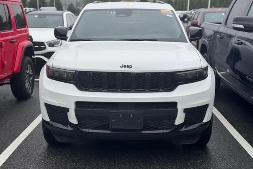 2024 Jeep Grand Cherokee Altitude photo 1