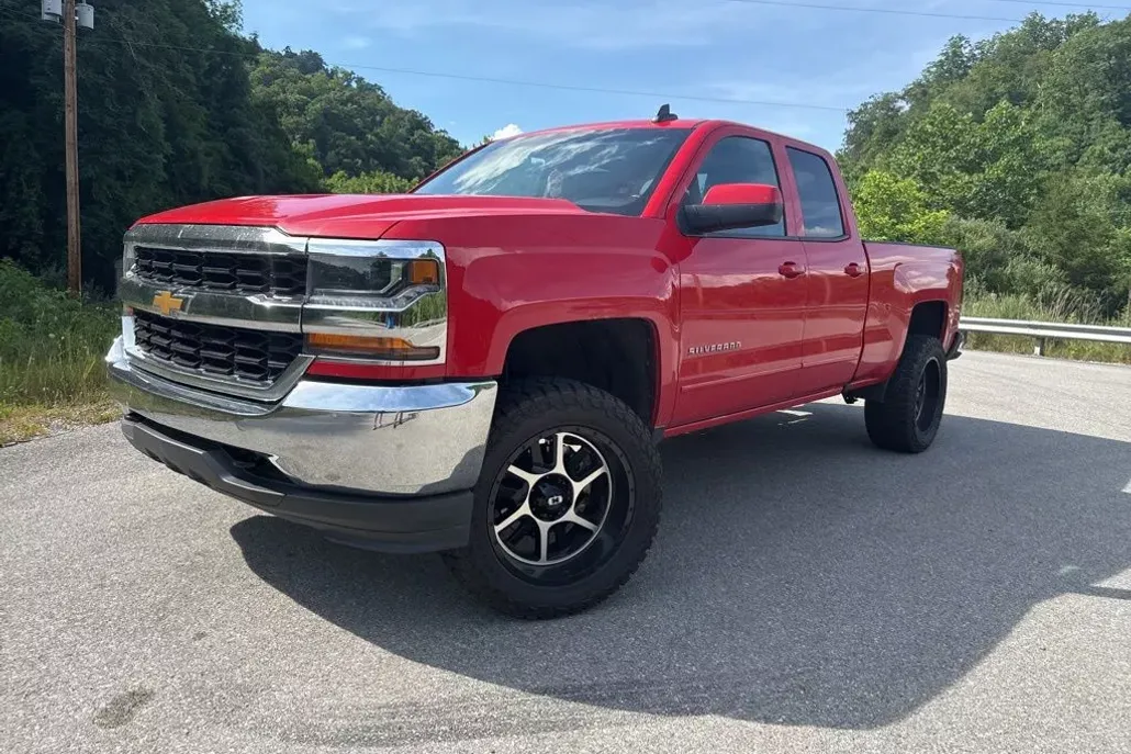 2019 Chevrolet Silverado 1500 LT photo 1
