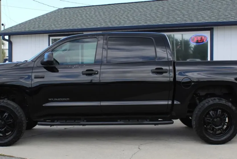 2015 Toyota Tundra CrewMax SR5 photo 1