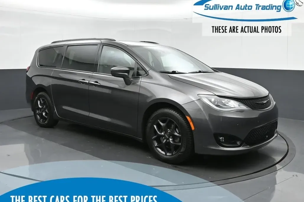 2020 Chrysler Pacifica Touring Plus photo 1