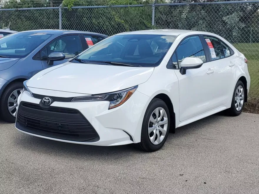 2025 Toyota Corolla LE photo 1