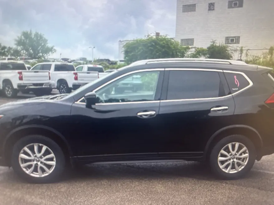 2018 Nissan Rogue SV photo 1