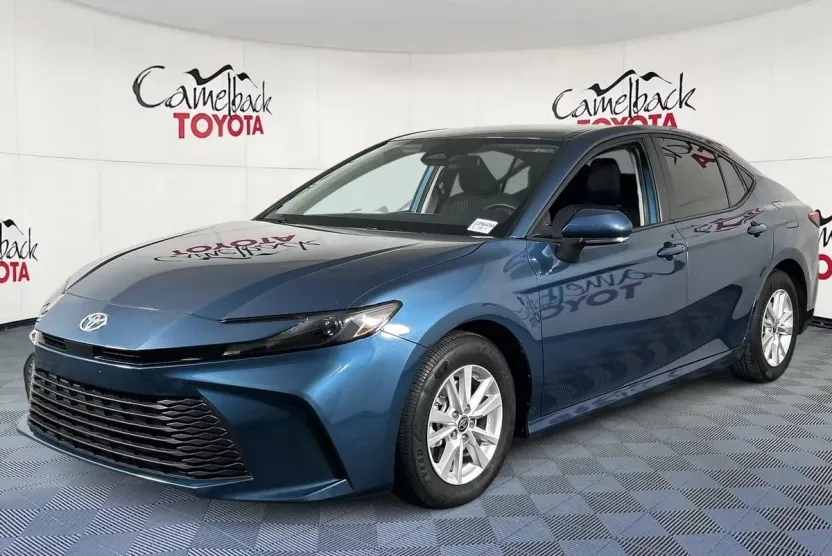 2025 Toyota Camry LE photo 1