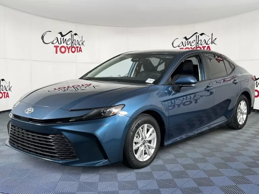 2025 Toyota Camry LE photo 1
