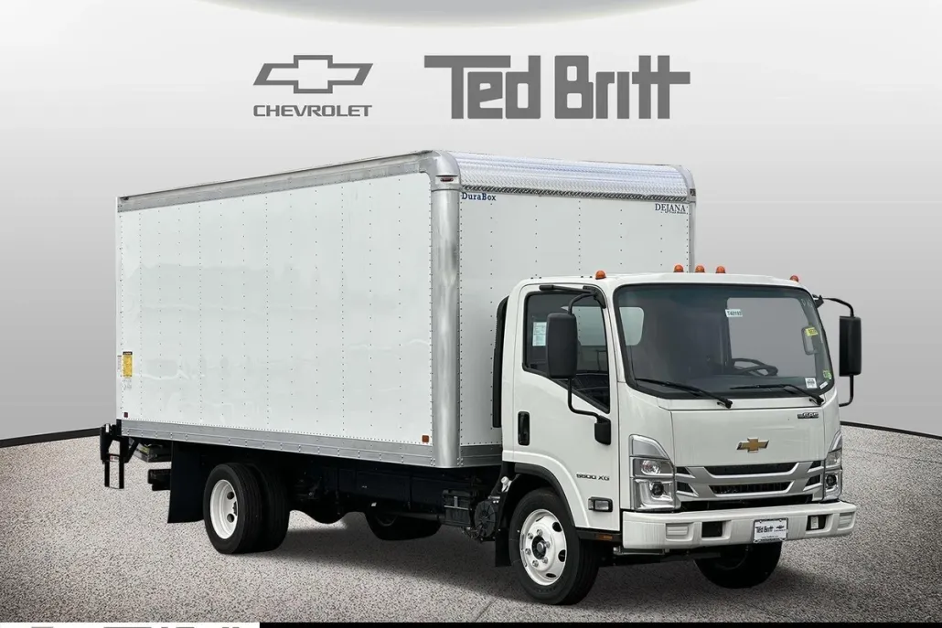 2024 Chevrolet Silverado photo 1