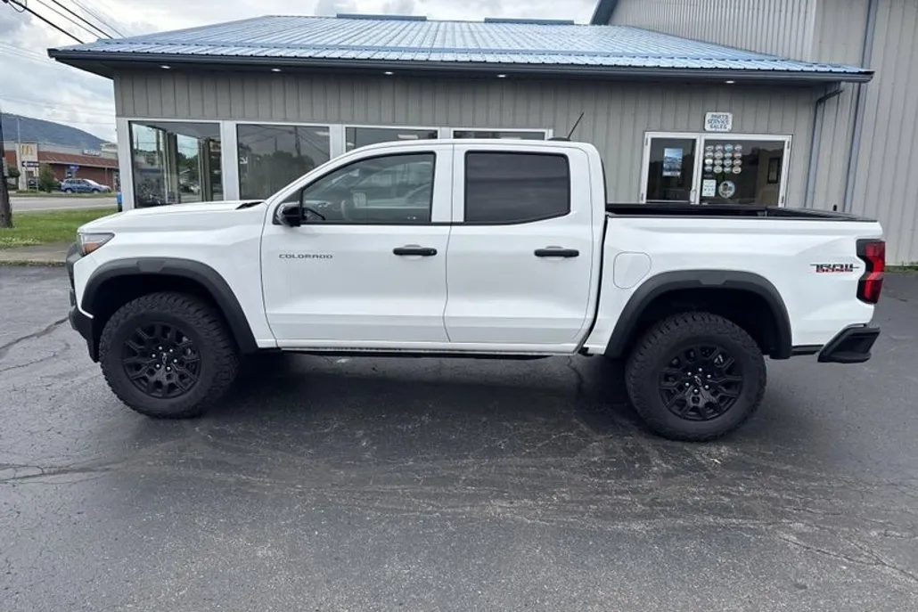 2023 Chevrolet Colorado Trail Boss photo 1
