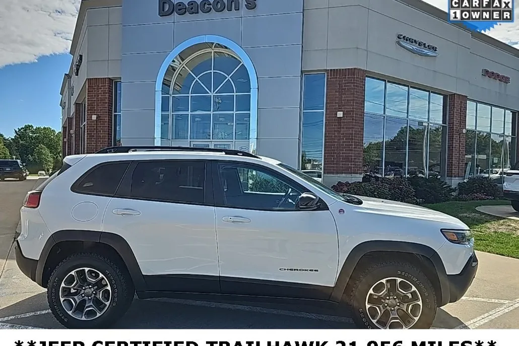 2022 Jeep Cherokee Trailhawk photo 1