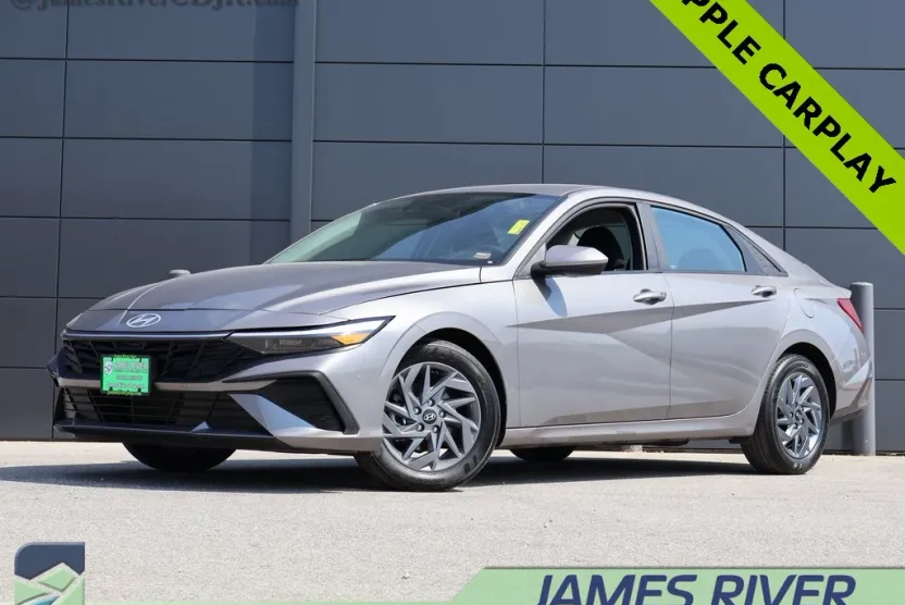 2024 Hyundai Elantra SEL photo 1