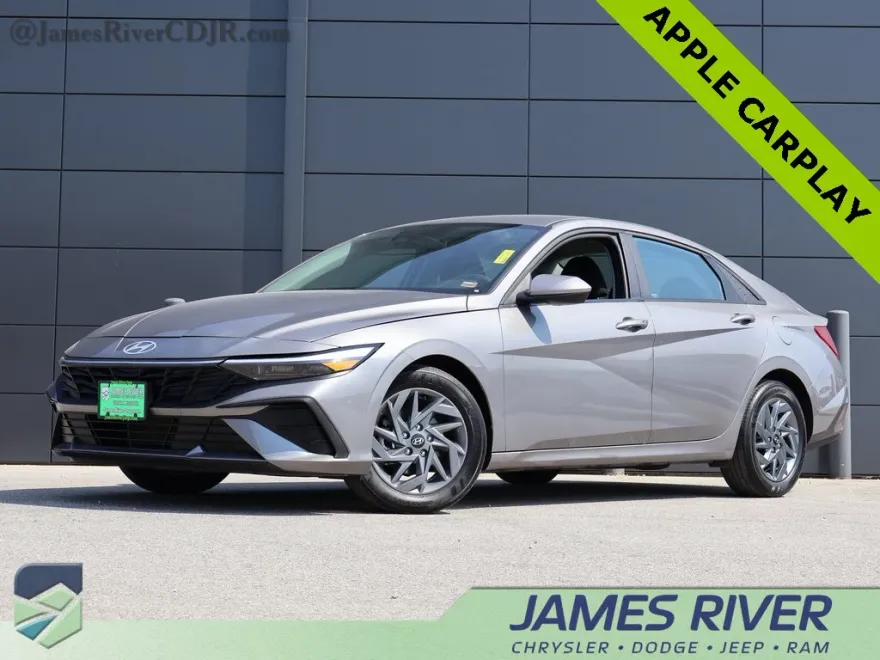 2024 Hyundai Elantra SEL photo 1