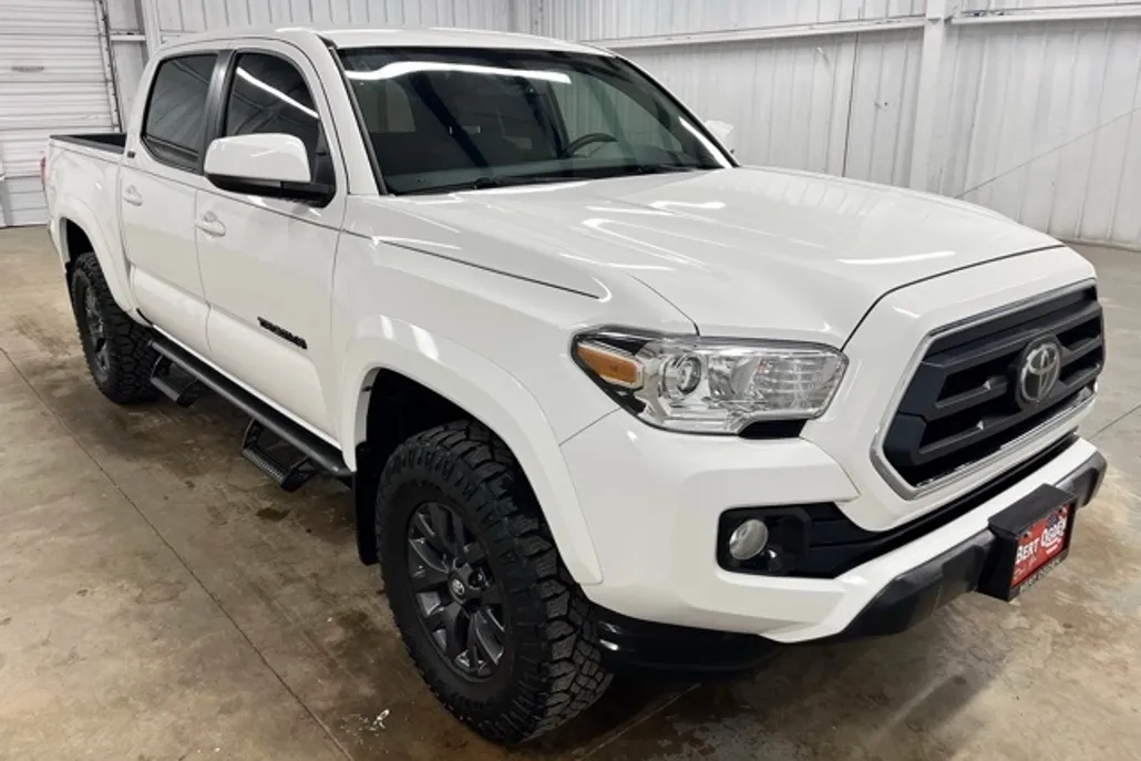 2023 Toyota Tacoma SR5 photo 1