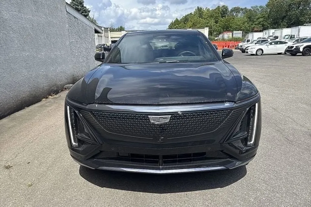 2024 Cadillac Lyriq Sport photo 1
