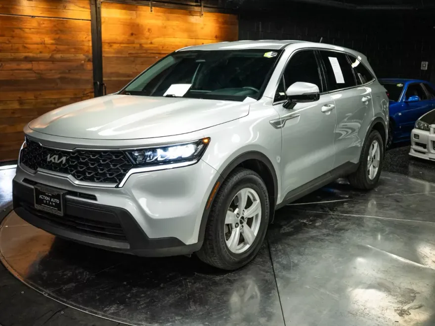2022 Kia Sorento LX photo 1