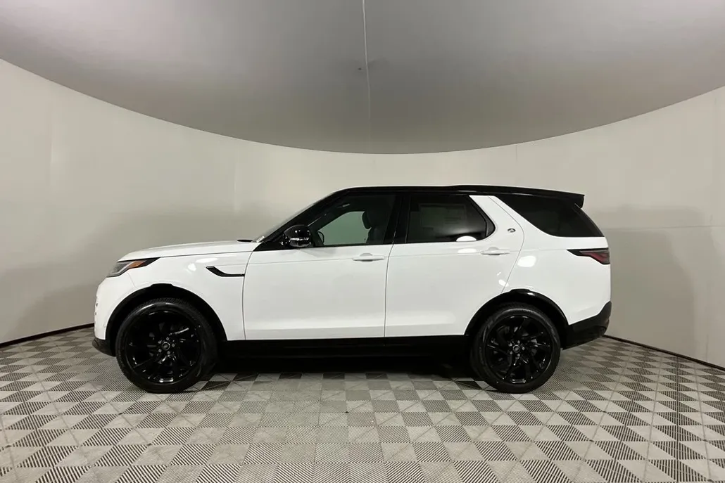 2025 Land Rover Discovery SE photo 1