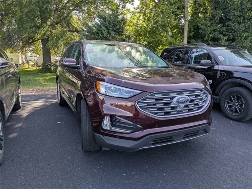 2024 Ford Edge Titanium photo 1
