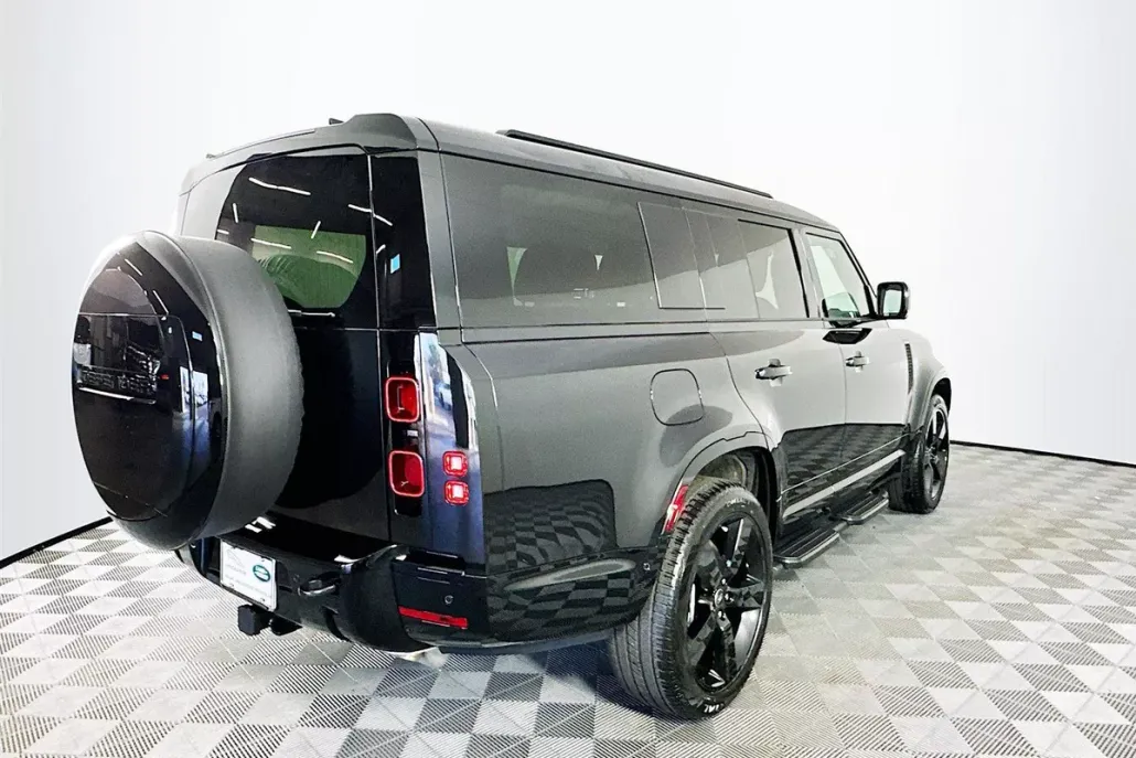 2025 Land Rover Defender 130 X SE photo 1