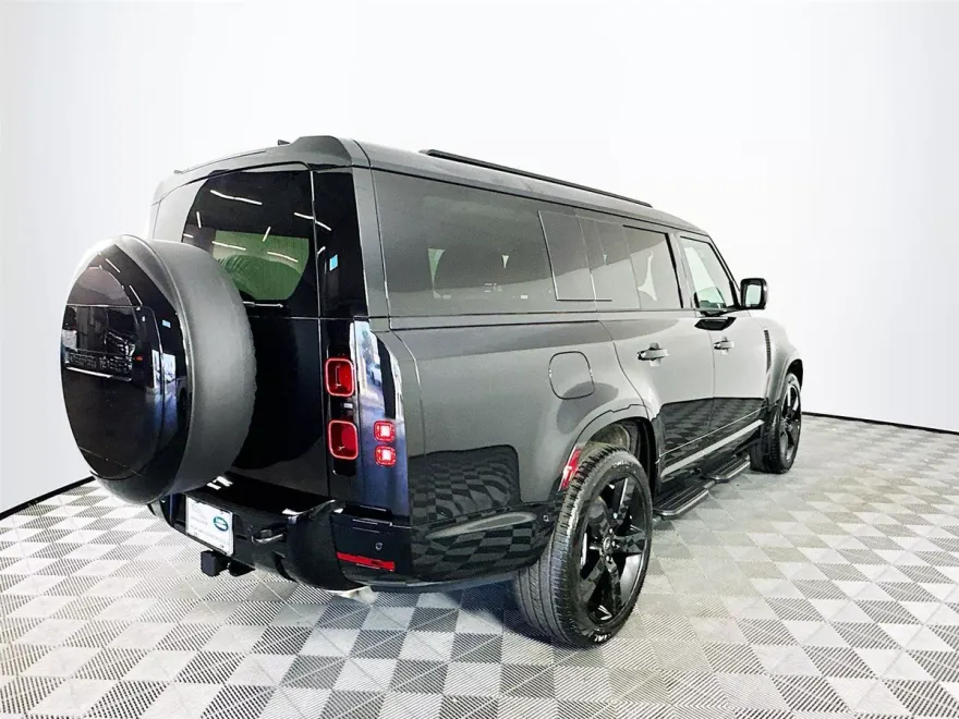 2025 Land Rover Defender 130 X SE photo 1